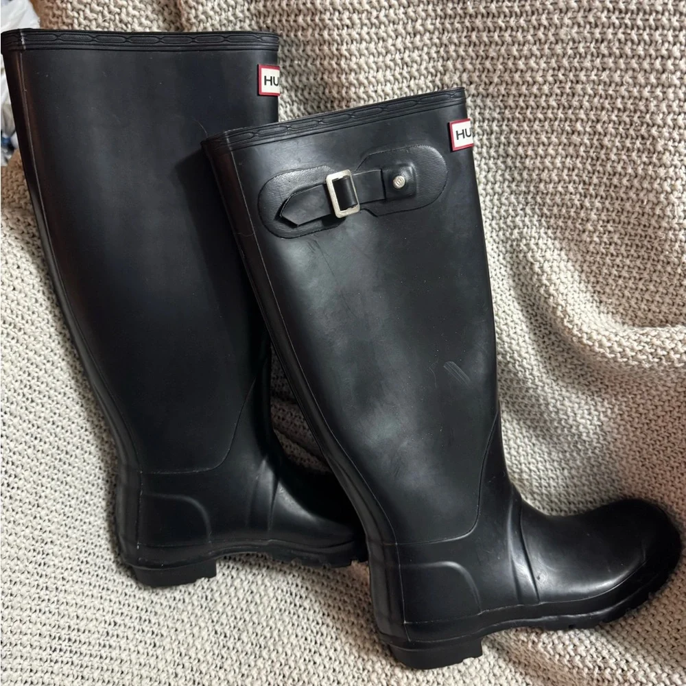 Hunter Boots, Tall,‎ Black, With Socks, Size 6F
